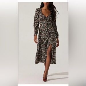 ASTR The Label Midi in Dark Romantic Floral💐